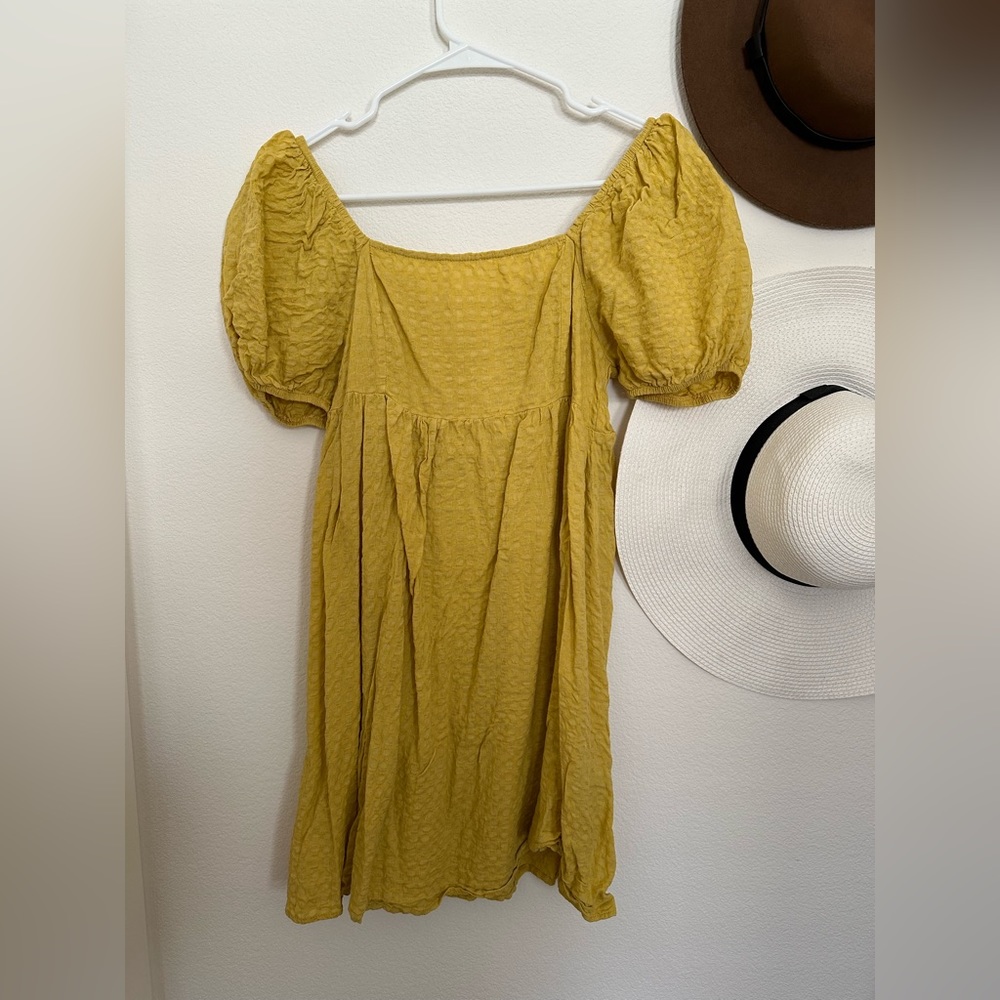 Yellow dress, spacious enough to use for when I was pregnant! Runs a little big.